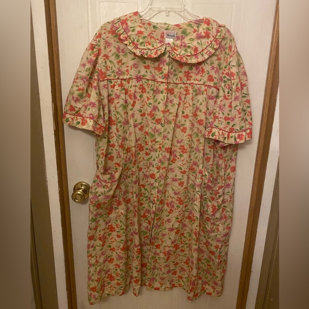 VTG Floral Housecoat with Peter Pan Collar